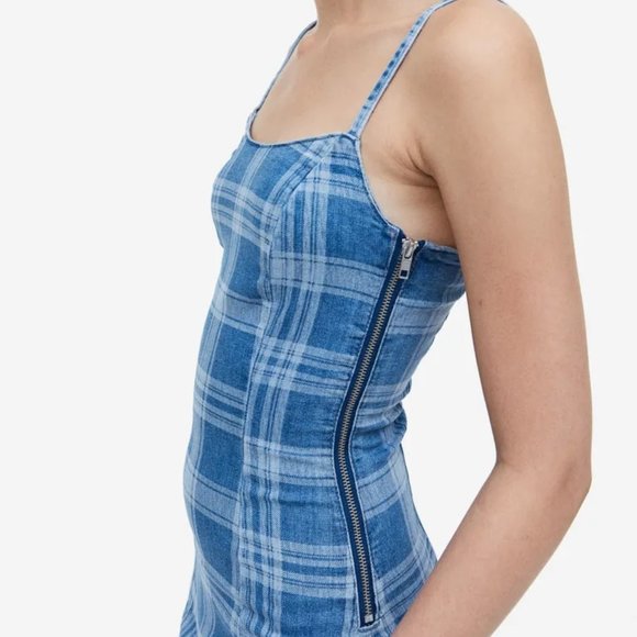 💥3/$15💥NWT - H&M Divided Fitted Denim Dress in Blue - Size Small - Picture 2 of 14